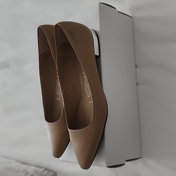 Calvin Klein flats - Picture 1 of 4